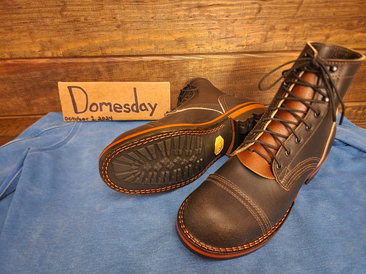 Photo by Pale_Highl1ight on October 1, 2024 of the Nicks Nicks/ x Butterscotch Triton Boot in Nicks/ Horween Black Waxed Flesh.