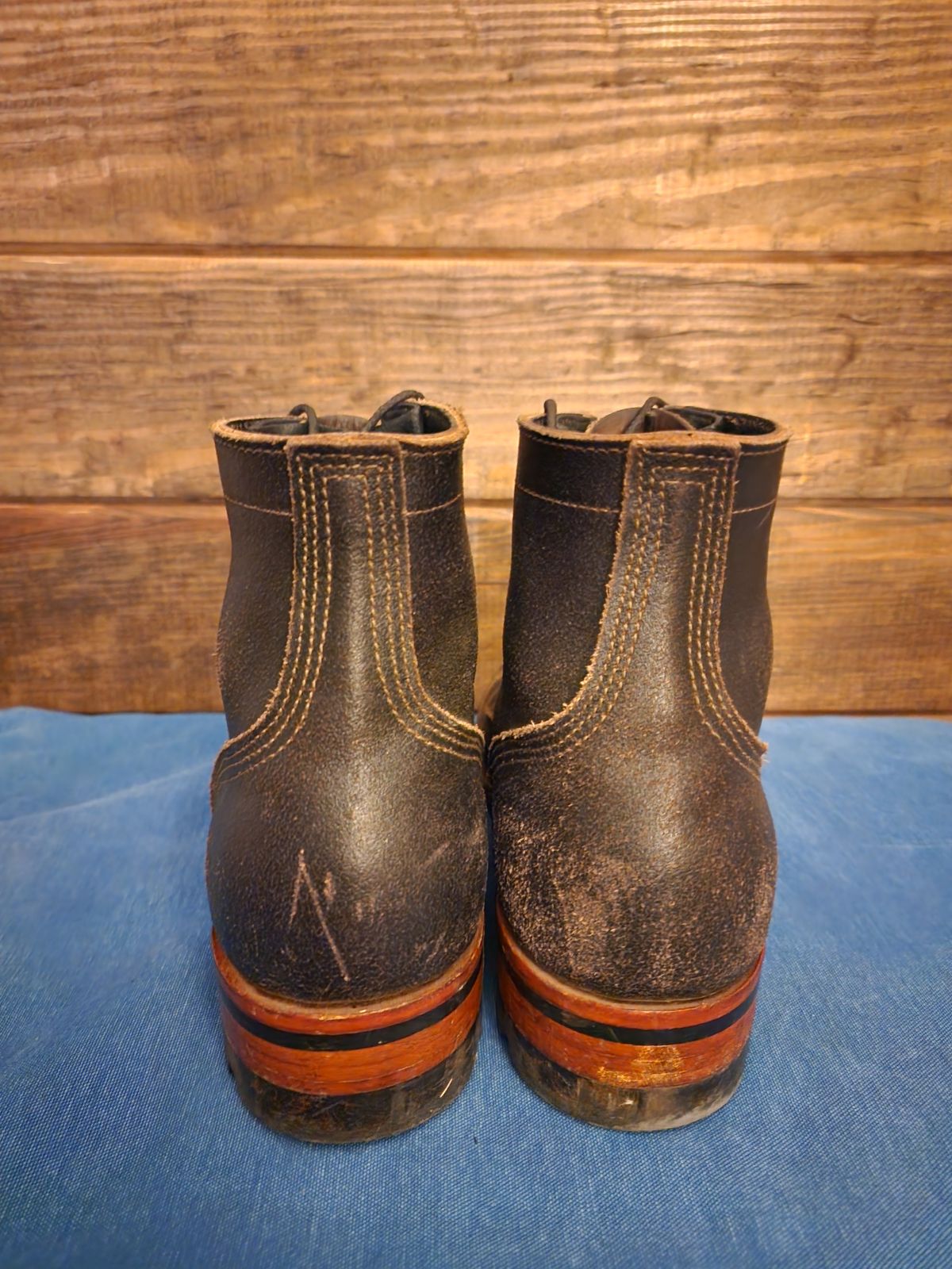 Photo by Pale_Highl1ight on November 1, 2024 of the Nicks Nicks/ x Butterscotch Triton Boot in Nicks/ Horween Black Waxed Flesh.