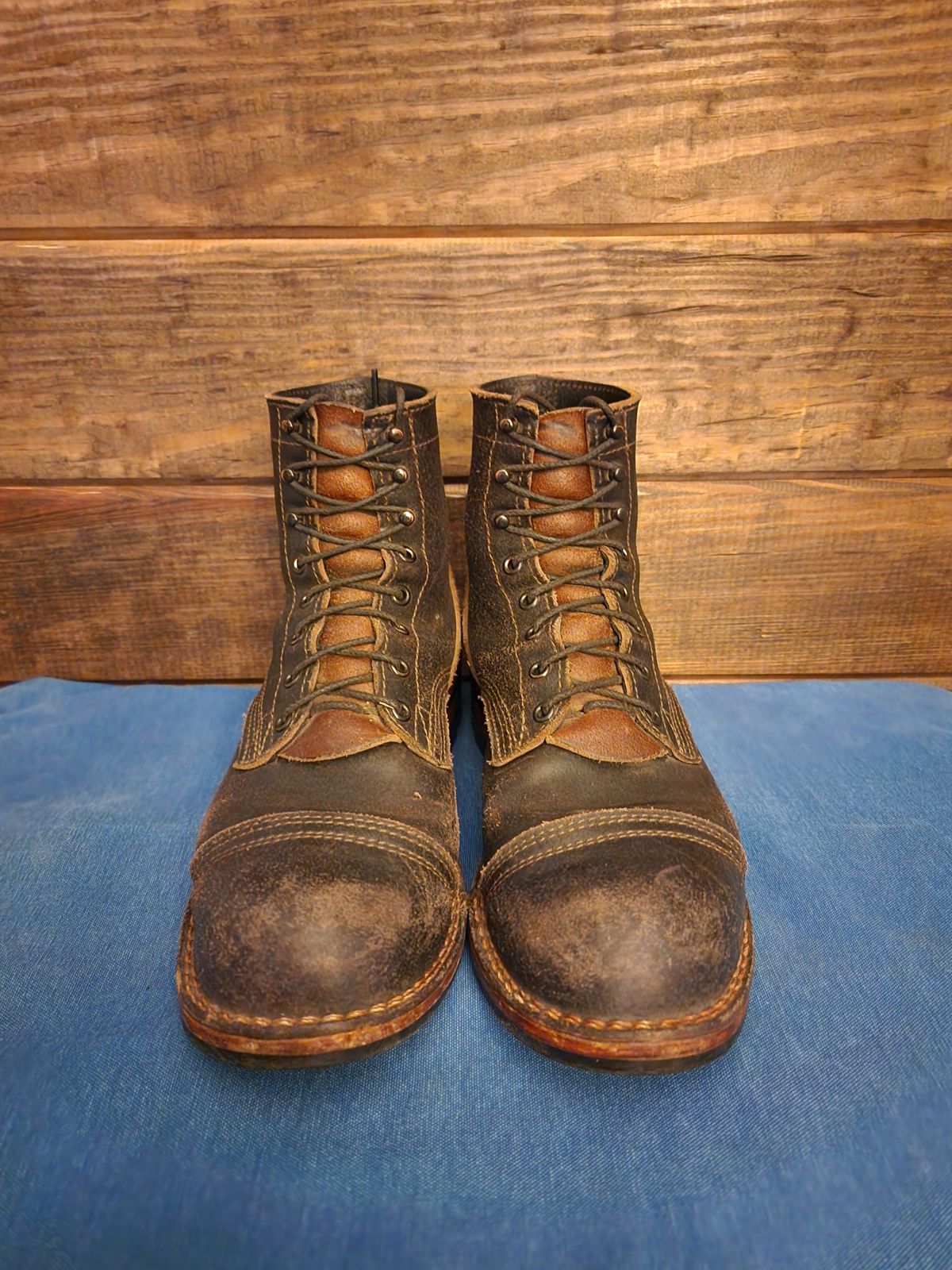 Photo by Pale_Highl1ight on November 1, 2024 of the Nicks Nicks/ x Butterscotch Triton Boot in Nicks/ Horween Black Waxed Flesh.