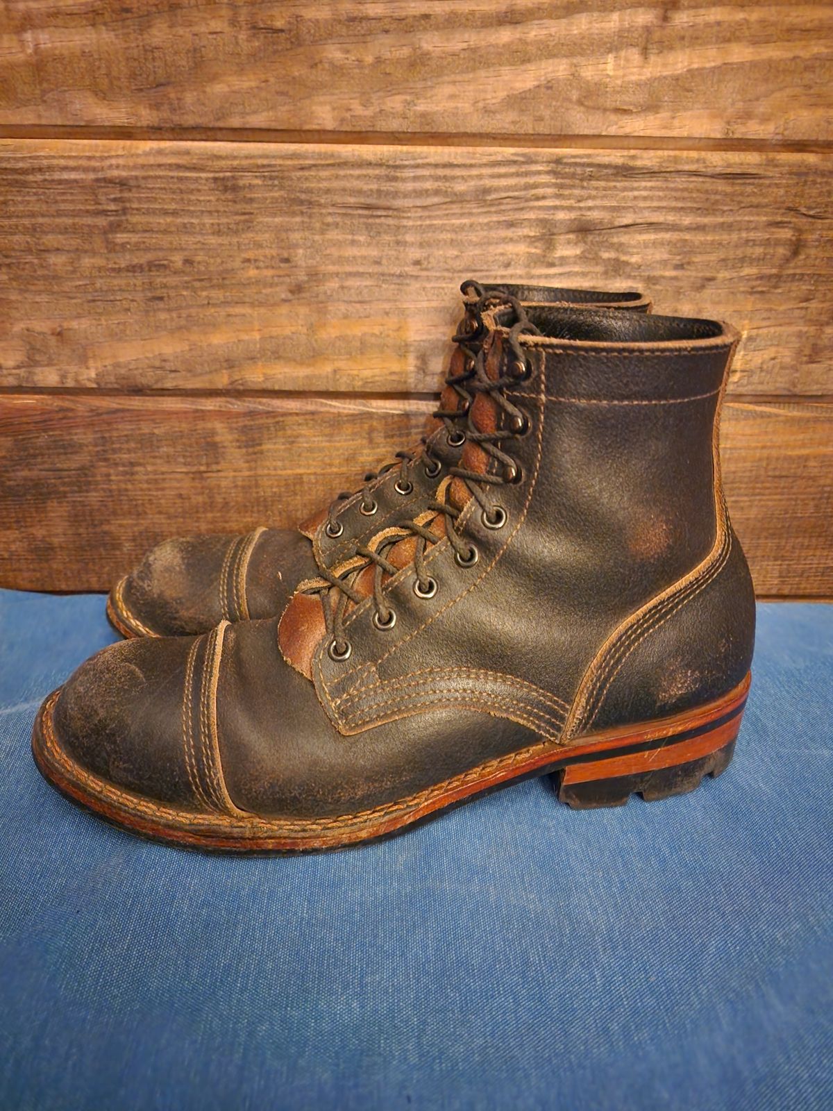 Photo by Pale_Highl1ight on November 1, 2024 of the Nicks Nicks/ x Butterscotch Triton Boot in Nicks/ Horween Black Waxed Flesh.