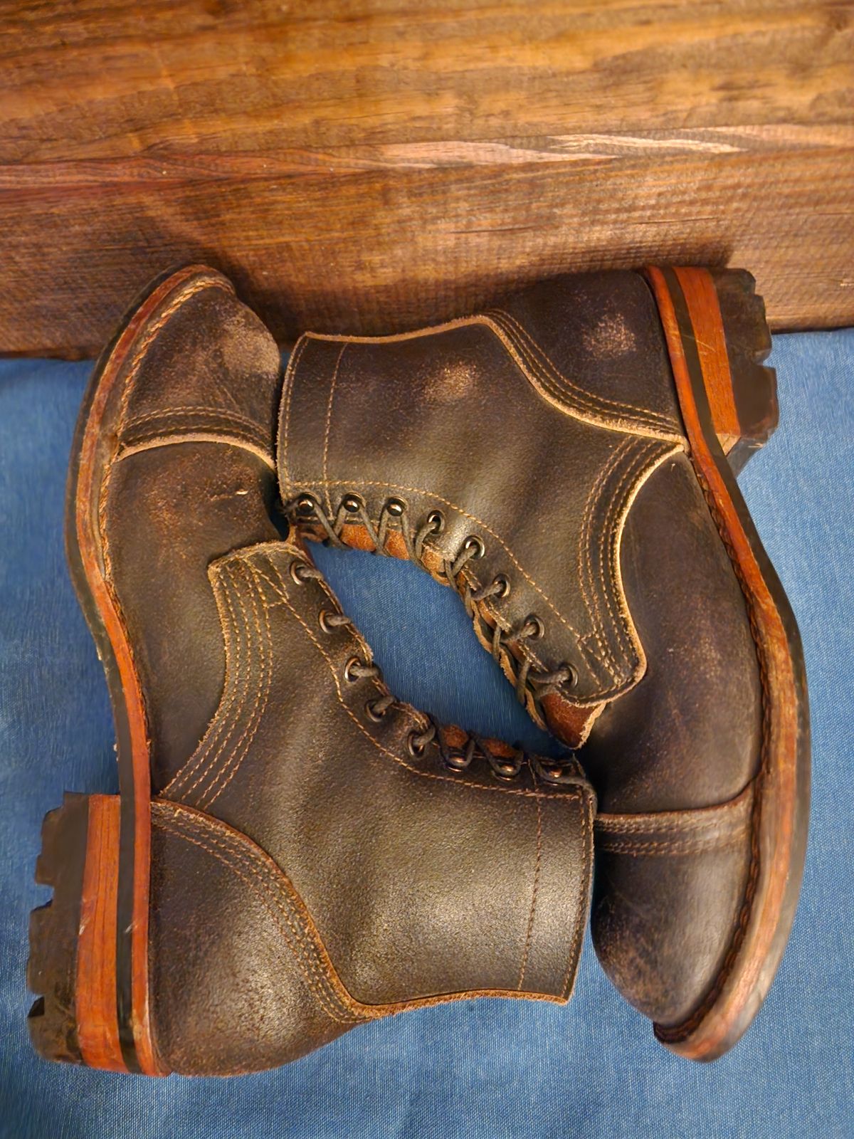 Photo by Pale_Highl1ight on November 1, 2024 of the Nicks Nicks/ x Butterscotch Triton Boot in Nicks/ Horween Black Waxed Flesh.