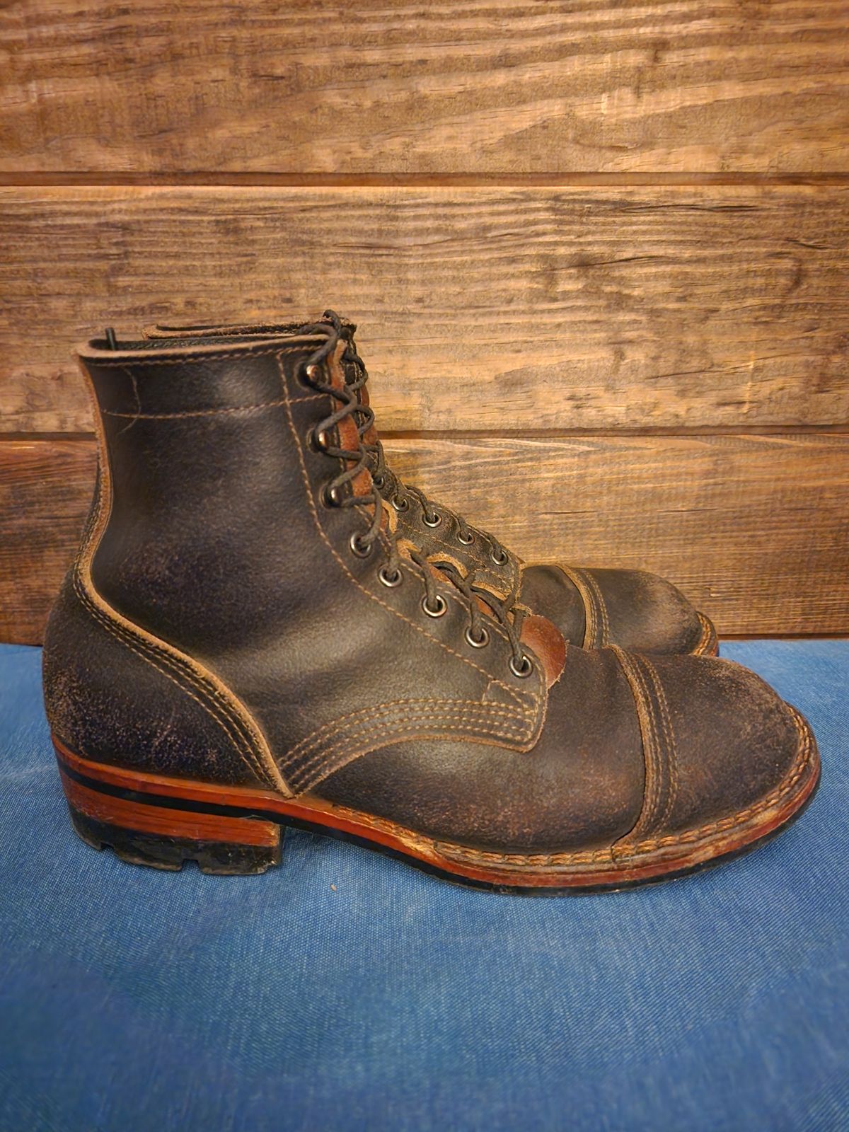 Photo by Pale_Highl1ight on November 1, 2024 of the Nicks Nicks/ x Butterscotch Triton Boot in Nicks/ Horween Black Waxed Flesh.