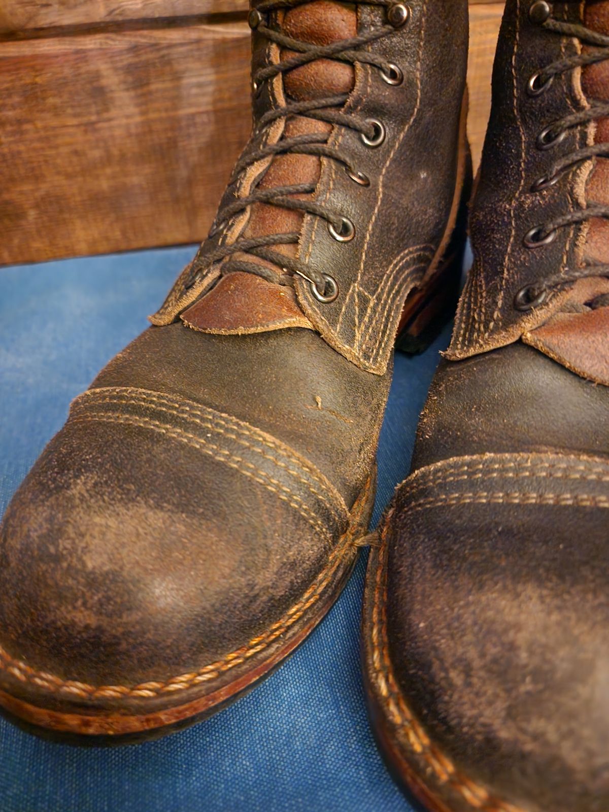 Photo by Pale_Highl1ight on November 1, 2024 of the Nicks Nicks/ x Butterscotch Triton Boot in Nicks/ Horween Black Waxed Flesh.