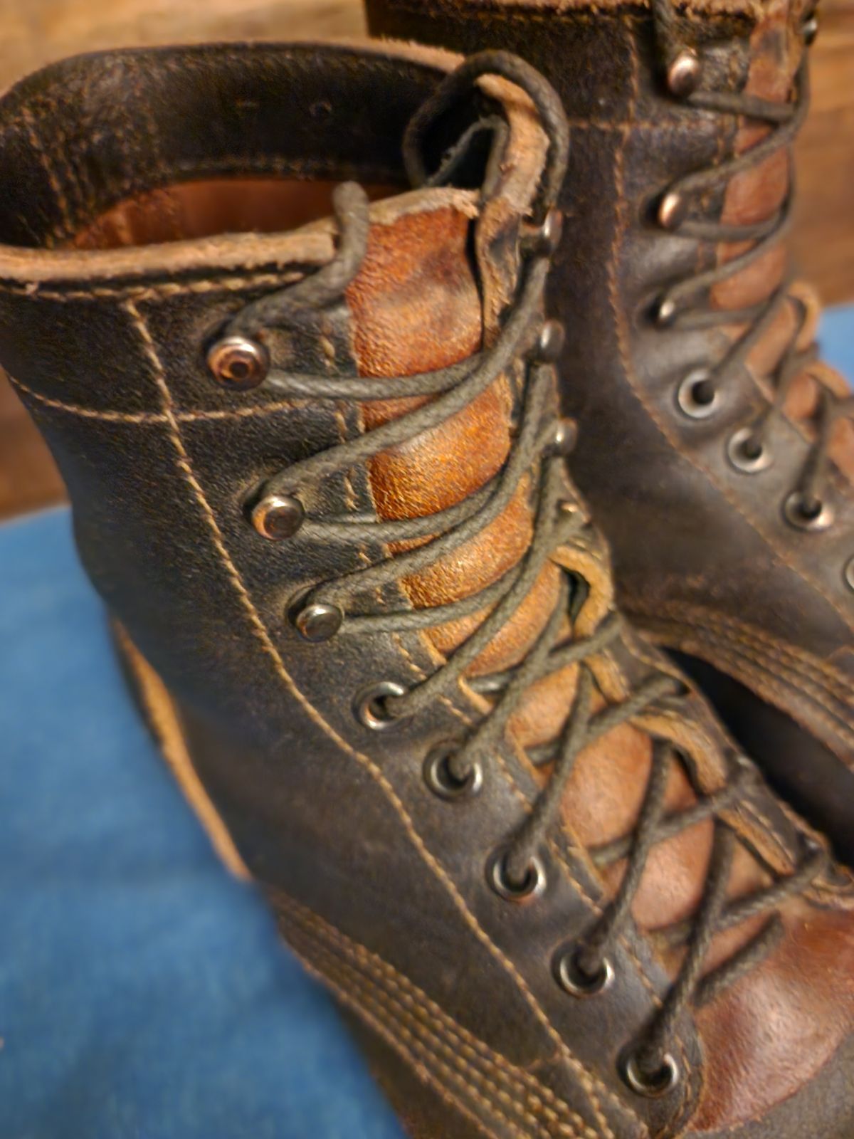 Photo by Pale_Highl1ight on November 1, 2024 of the Nicks Nicks/ x Butterscotch Triton Boot in Nicks/ Horween Black Waxed Flesh.