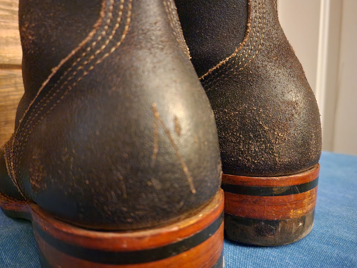 Photo by Pale_Highl1ight on November 1, 2024 of the Nicks Nicks/ x Butterscotch Triton Boot in Nicks/ Horween Black Waxed Flesh.