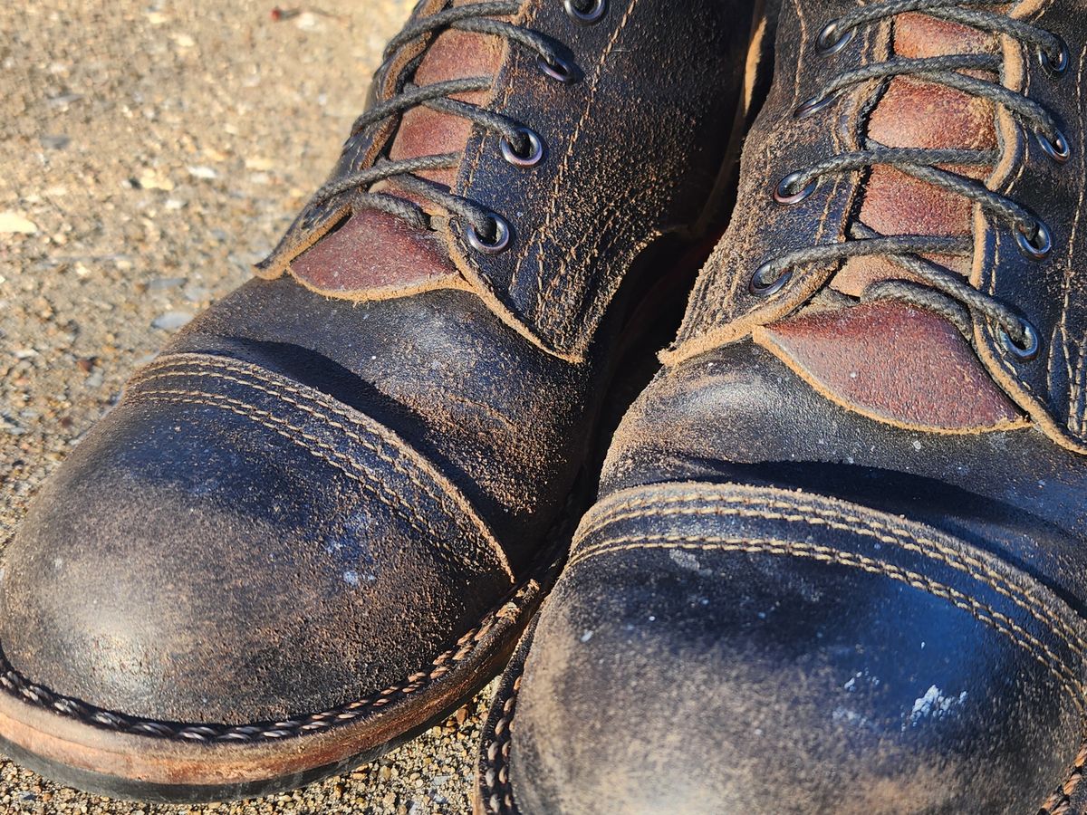 Photo by Pale_Highl1ight on January 1, 2025 of the Nicks Nicks/ x Butterscotch Triton Boot in Nicks/ Horween Black Waxed Flesh.