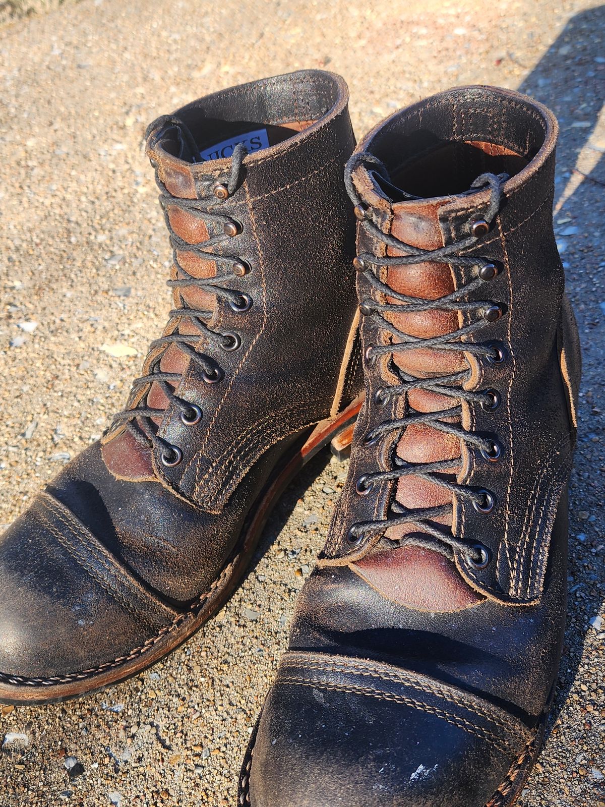 Photo by Pale_Highl1ight on January 1, 2025 of the Nicks Nicks/ x Butterscotch Triton Boot in Nicks/ Horween Black Waxed Flesh.