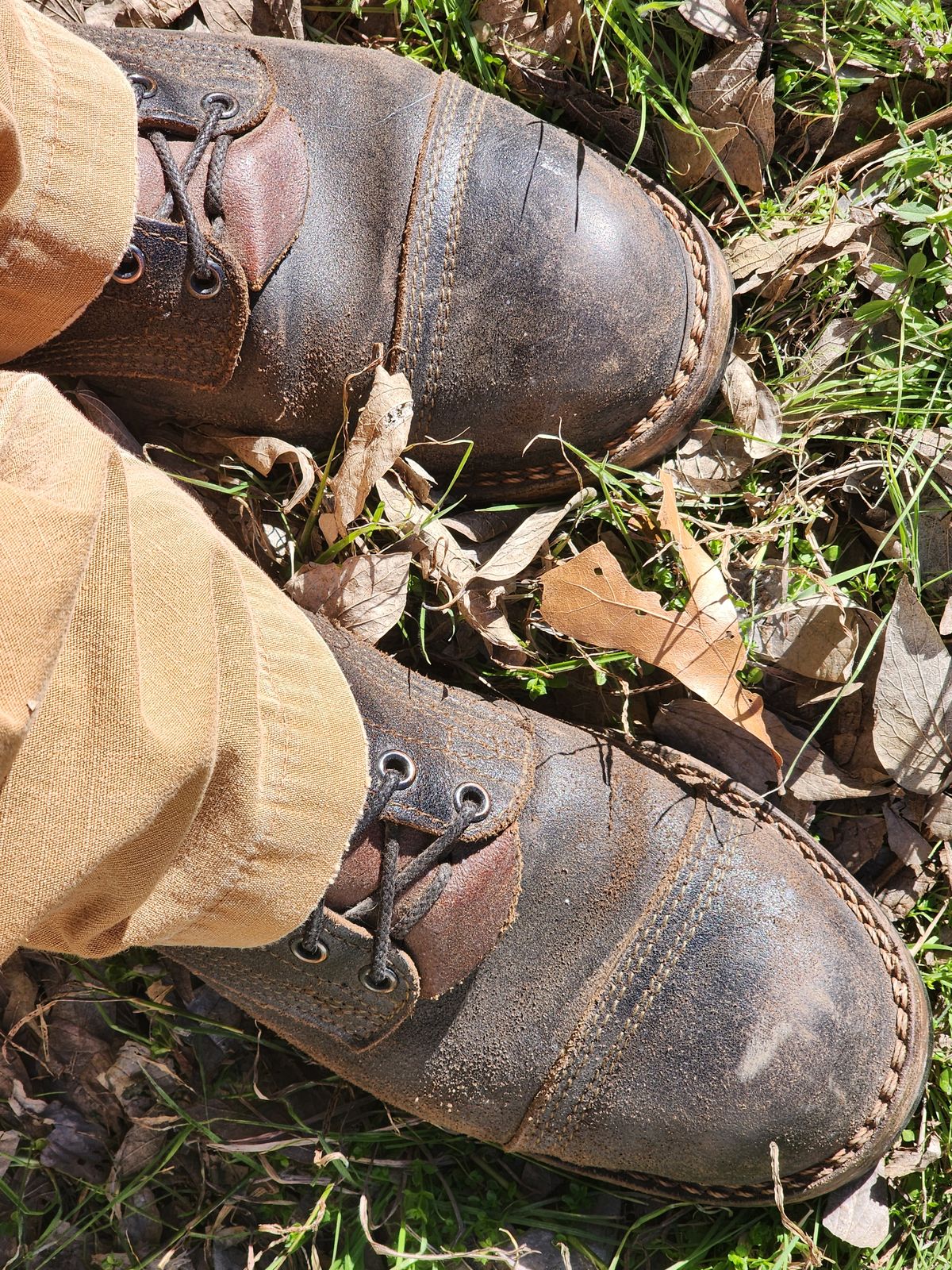 Photo by Pale_Highl1ight on January 6, 2025 of the Nicks Nicks/ x Butterscotch Triton Boot in Nicks/ Horween Black Waxed Flesh.