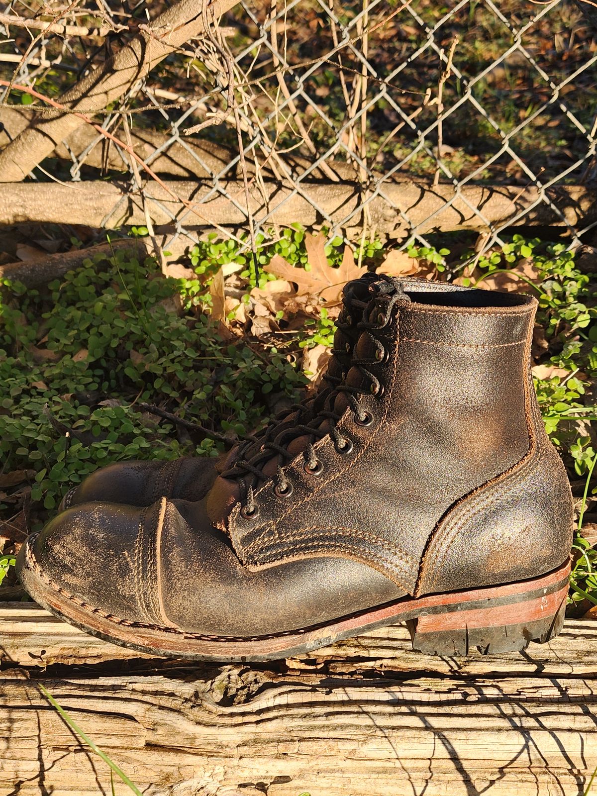 Photo by Pale_Highl1ight on February 1, 2025 of the Nicks Nicks/ x Butterscotch Triton Boot in Nicks/ Horween Black Waxed Flesh.