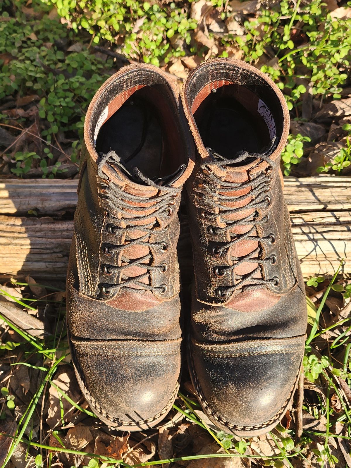 Photo by Pale_Highl1ight on February 1, 2025 of the Nicks Nicks/ x Butterscotch Triton Boot in Nicks/ Horween Black Waxed Flesh.