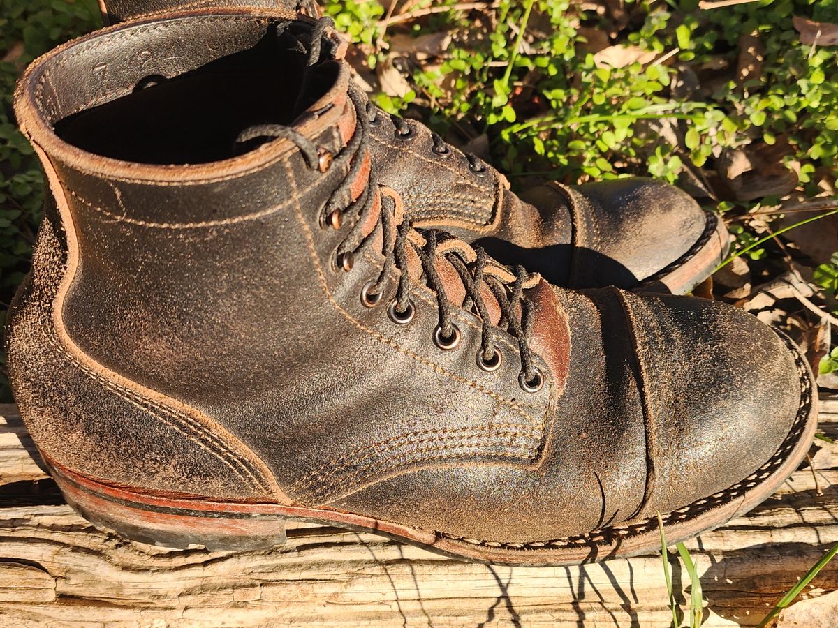 Photo by Pale_Highl1ight on February 1, 2025 of the Nicks Nicks/ x Butterscotch Triton Boot in Nicks/ Horween Black Waxed Flesh.