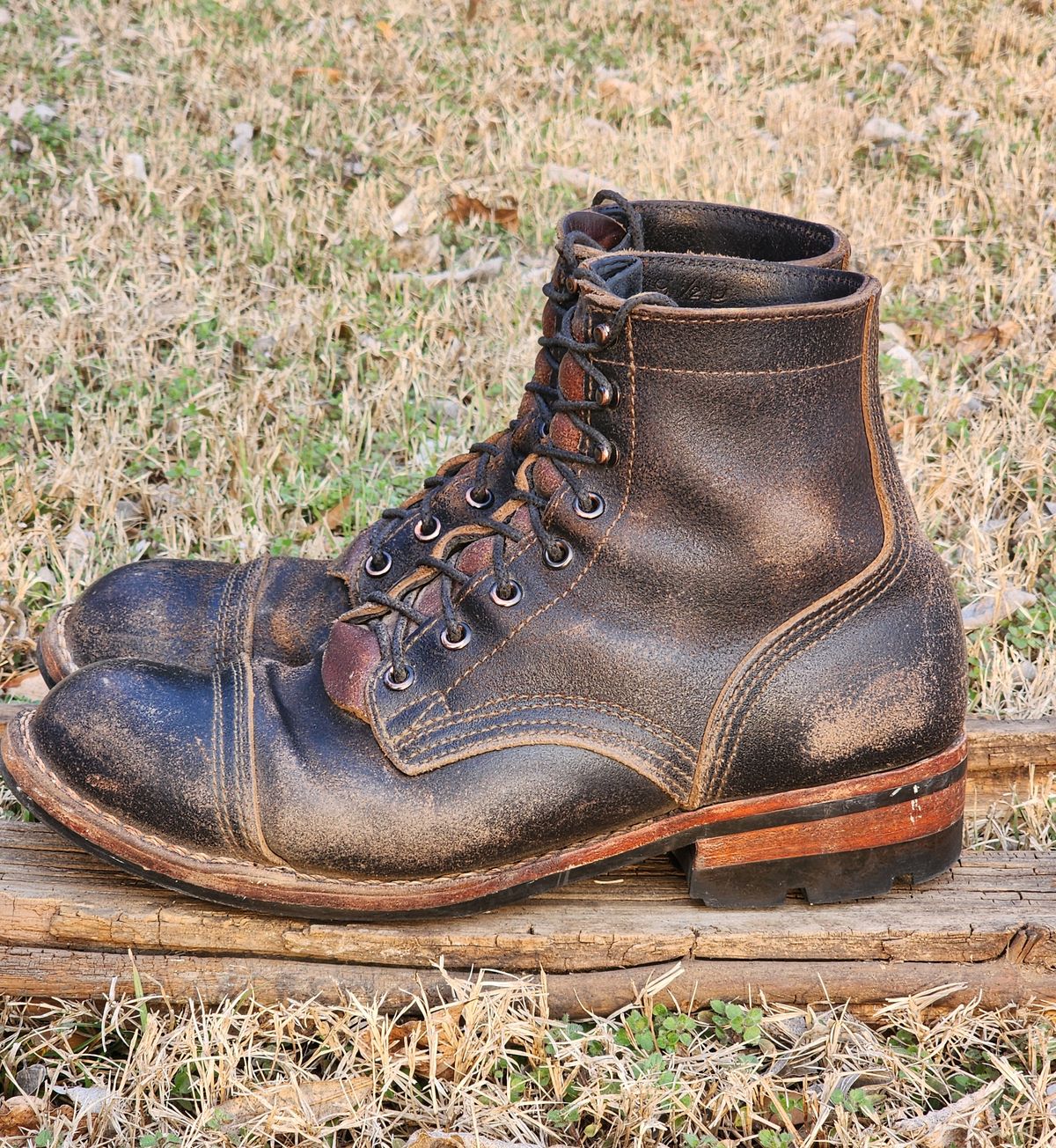 Photo by Pale_Highl1ight on March 2, 2025 of the Nicks Nicks/ x Butterscotch Triton Boot in Nicks/ Horween Black Waxed Flesh.