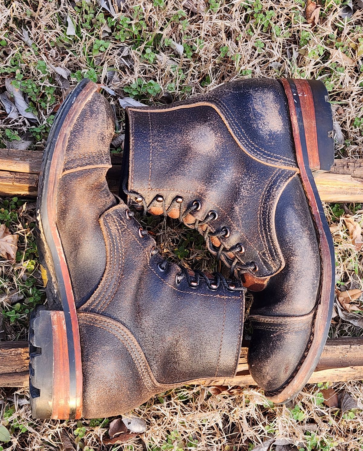 Photo by Pale_Highl1ight on March 2, 2025 of the Nicks Nicks/ x Butterscotch Triton Boot in Nicks/ Horween Black Waxed Flesh.