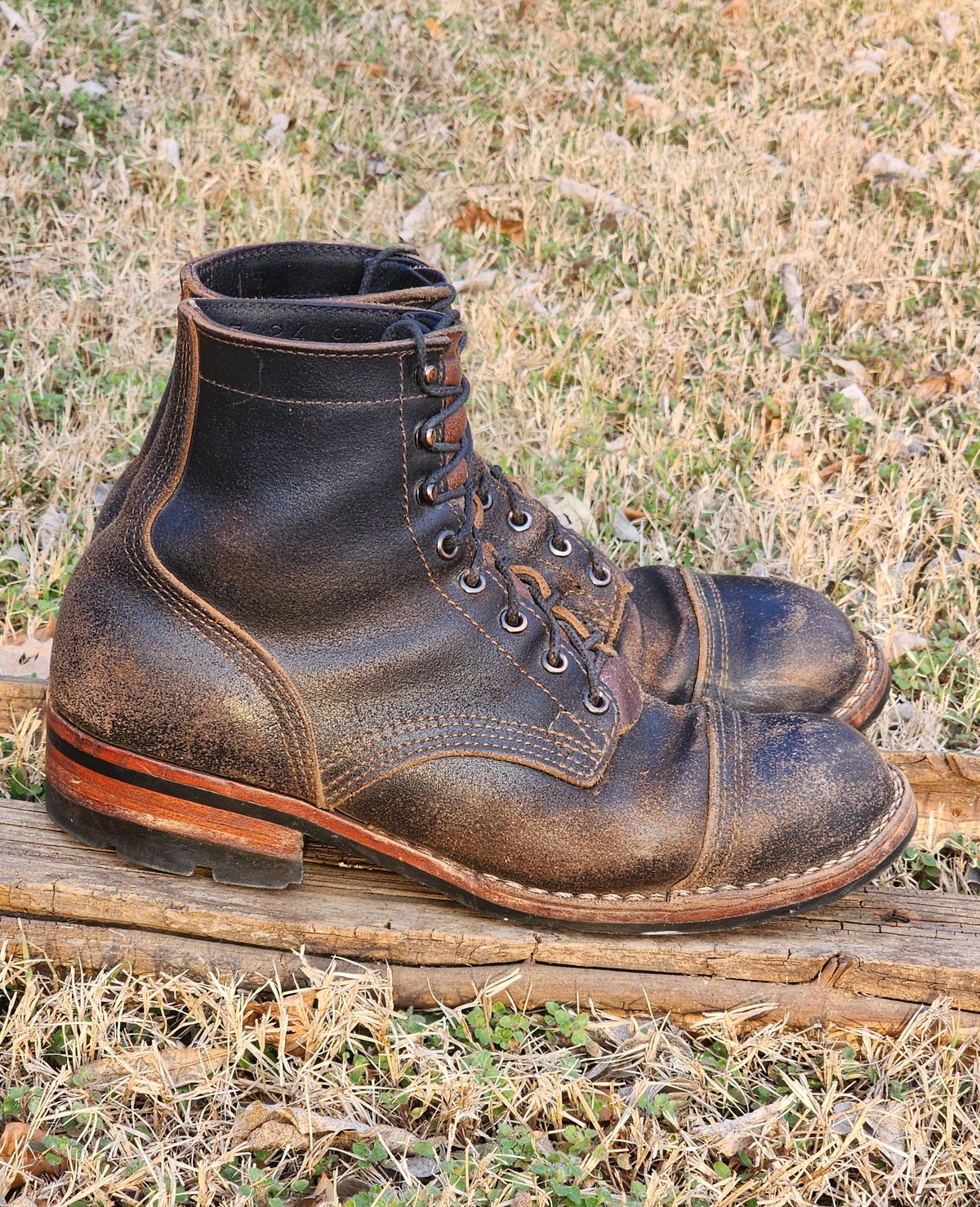 Photo by Pale_Highl1ight on March 2, 2025 of the Nicks Nicks/ x Butterscotch Triton Boot in Nicks/ Horween Black Waxed Flesh.