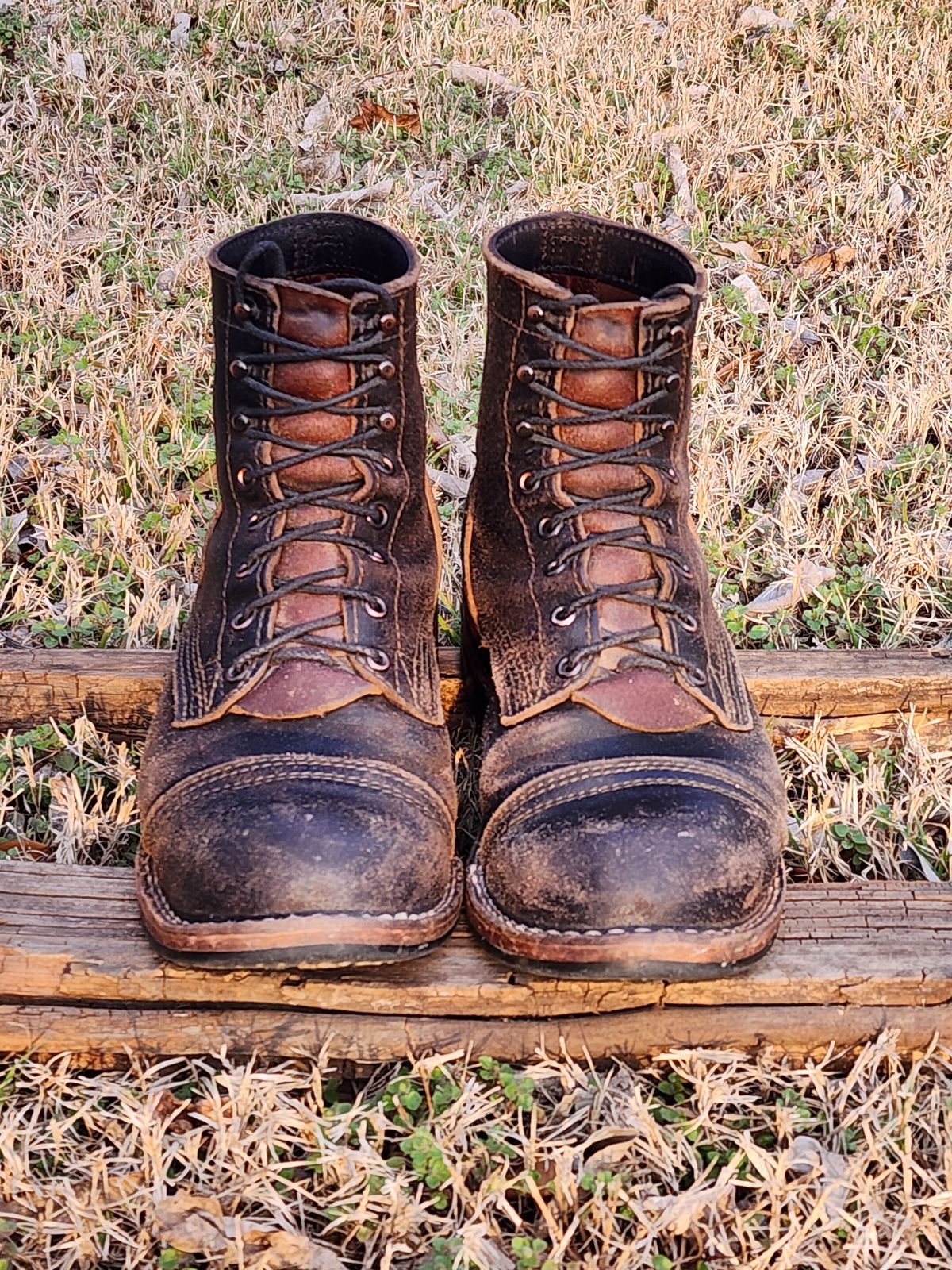Photo by Pale_Highl1ight on March 2, 2025 of the Nicks Nicks/ x Butterscotch Triton Boot in Nicks/ Horween Black Waxed Flesh.