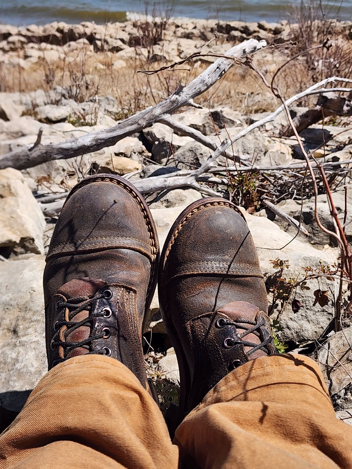 Photo by Pale_Highl1ight on March 21, 2025 of the Nicks Nicks/ x Butterscotch Triton Boot in Nicks/ Horween Black Waxed Flesh.