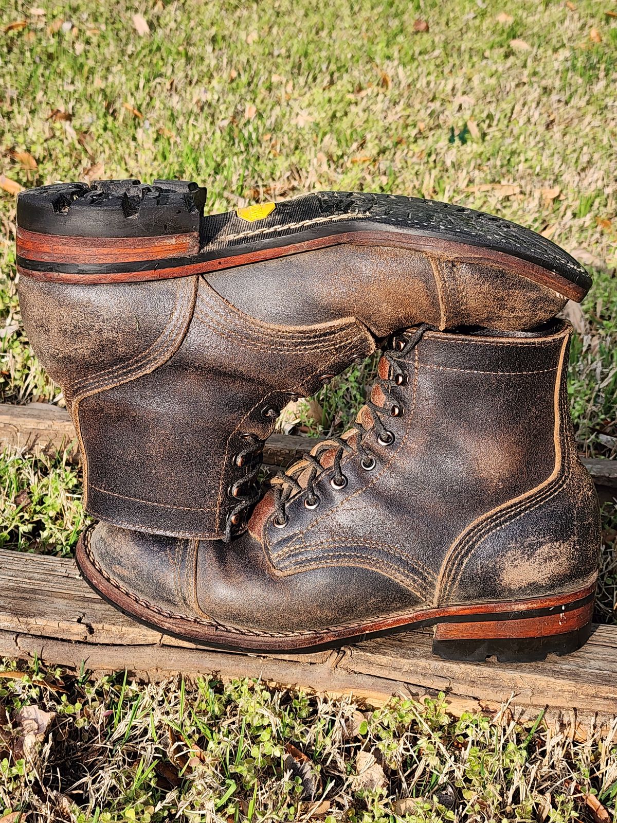 Photo by Pale_Highl1ight on April 1, 2025 of the Nicks Nicks/ x Butterscotch Triton Boot in Nicks/ Horween Black Waxed Flesh.