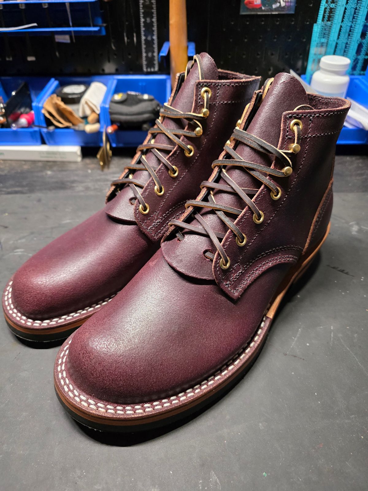 Photo by Pale_Highl1ight on January 21, 2026 of the Nicks MTO in Wickett And Craig Double Stuffed Waxed Flesh Burgundy.