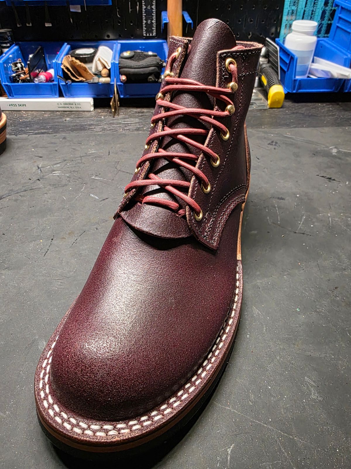 Photo by Pale_Highl1ight on January 21, 2026 of the Nicks MTO in Wickett And Craig Double Stuffed Waxed Flesh Burgundy.