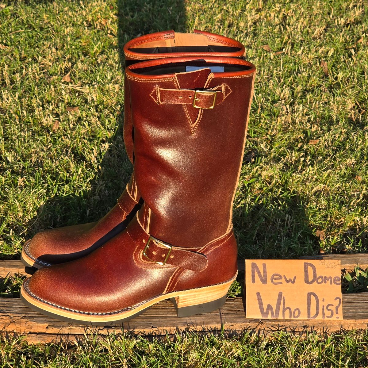 Photo by Pale_Highl1ight on October 1, 2025 of the Nicks StationMaster in Horween Tan Waxed Flesh.