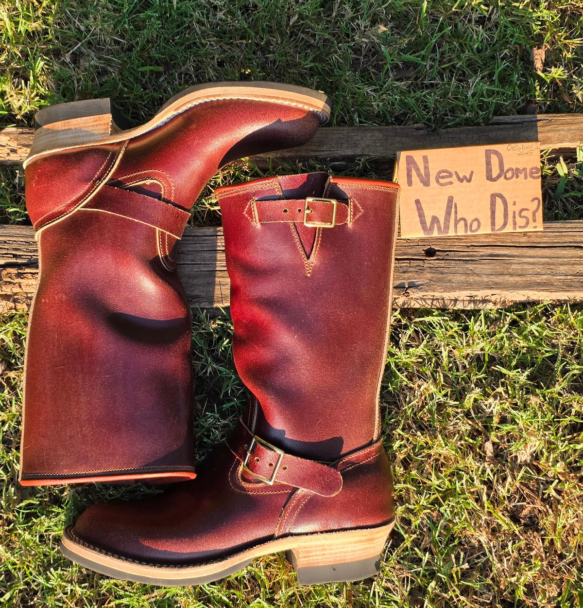 Photo by Pale_Highl1ight on October 1, 2025 of the Nicks StationMaster in Horween Tan Waxed Flesh.