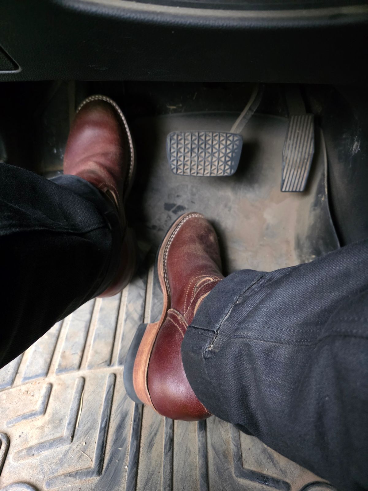 Photo by Pale_Highl1ight on October 24, 2025 of the Nicks StationMaster in Horween Tan Waxed Flesh.