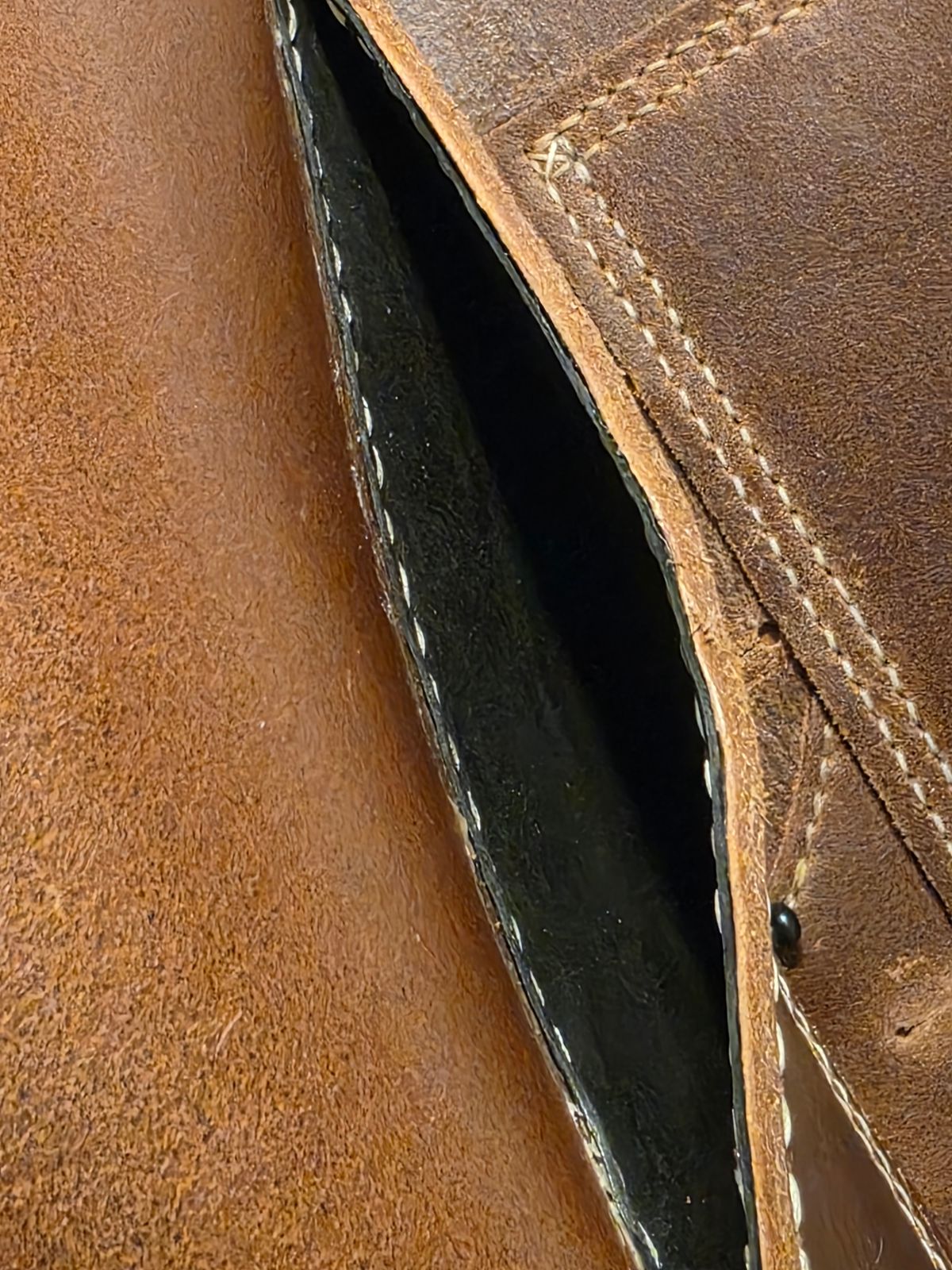 Photo by Pale_Highl1ight on September 20, 2025 of the Pale Highlight Natural Waxed Flesh Vest in Horween Natural Waxed Flesh.