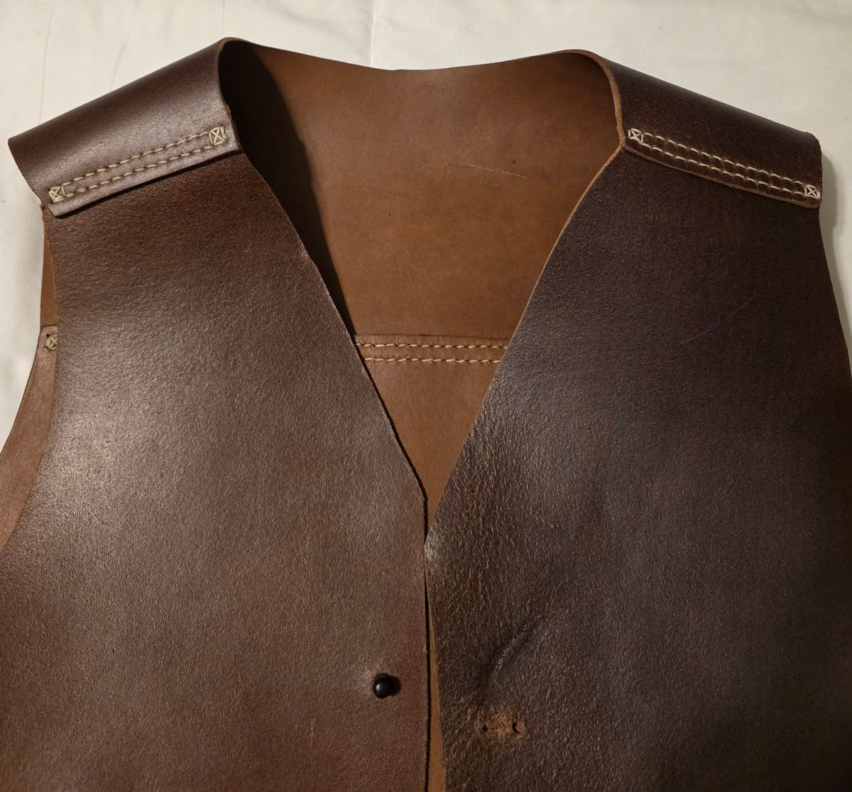 Photo by Pale_Highl1ight on September 20, 2025 of the Pale Highlight Natural Waxed Flesh Vest in Horween Natural Waxed Flesh.