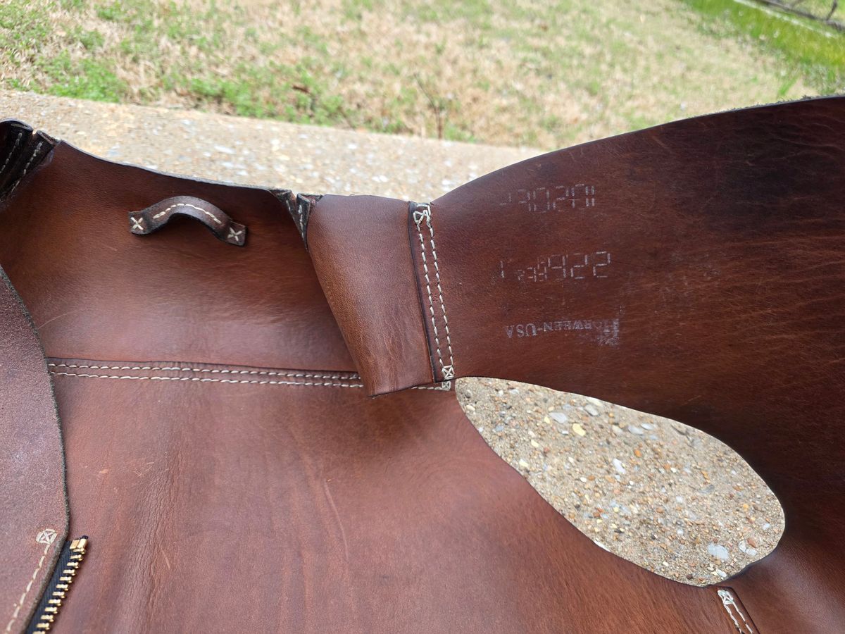Photo by Pale_Highl1ight on March 2, 2026 of the Pale Highlight Natural Waxed Flesh Vest in Horween Natural Waxed Flesh.