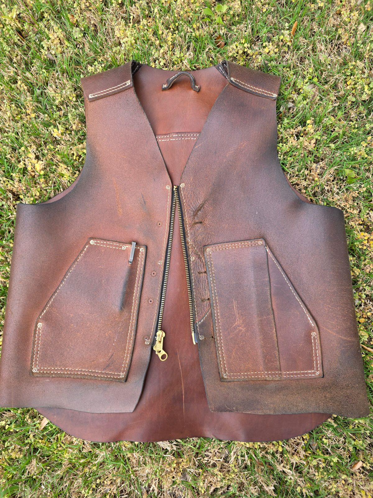 Photo by Pale_Highl1ight on April 1, 2026 of the Pale Highlight Natural Waxed Flesh Vest in Horween Natural Waxed Flesh.