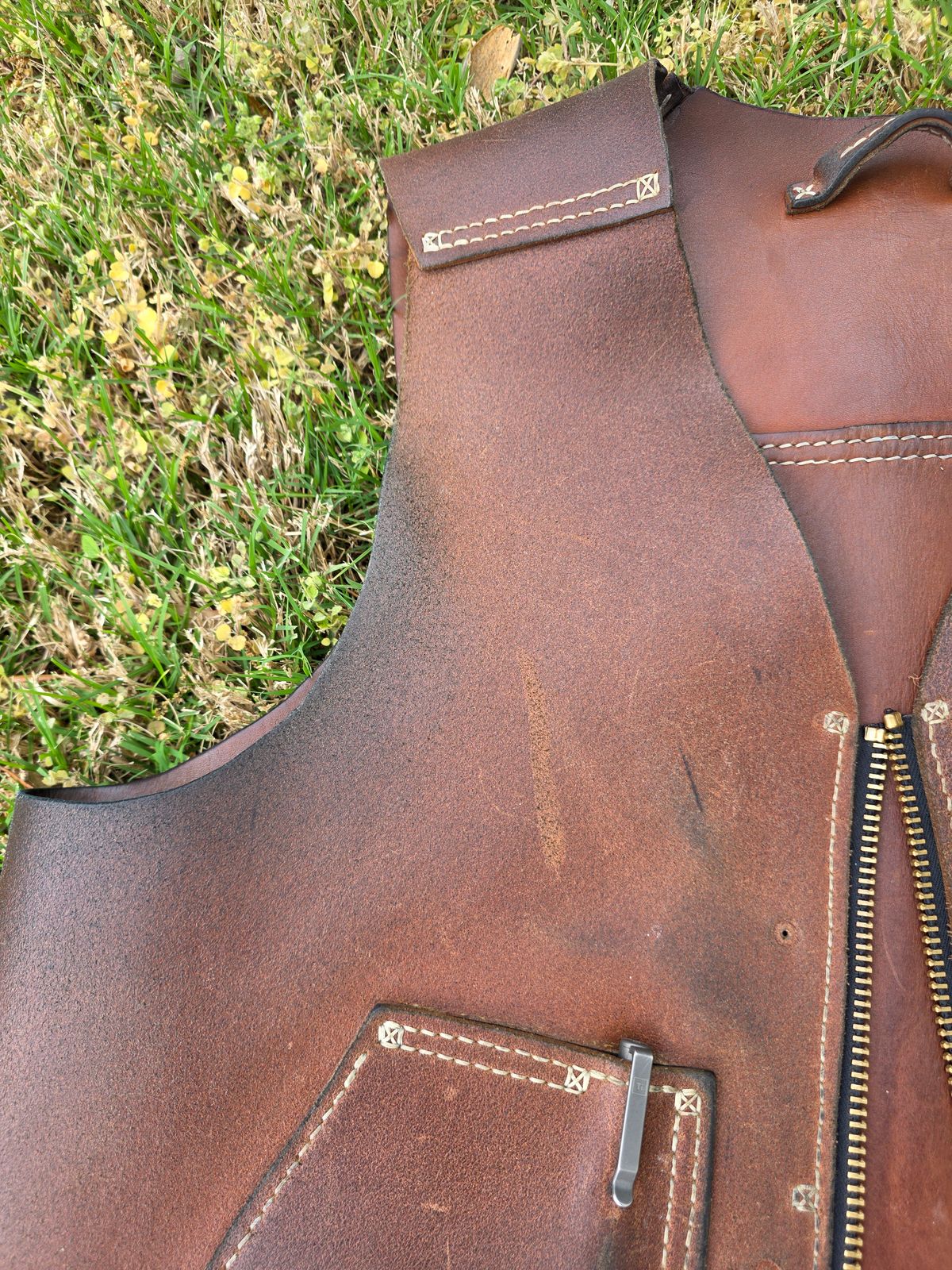 Photo by Pale_Highl1ight on April 1, 2026 of the Pale Highlight Natural Waxed Flesh Vest in Horween Natural Waxed Flesh.