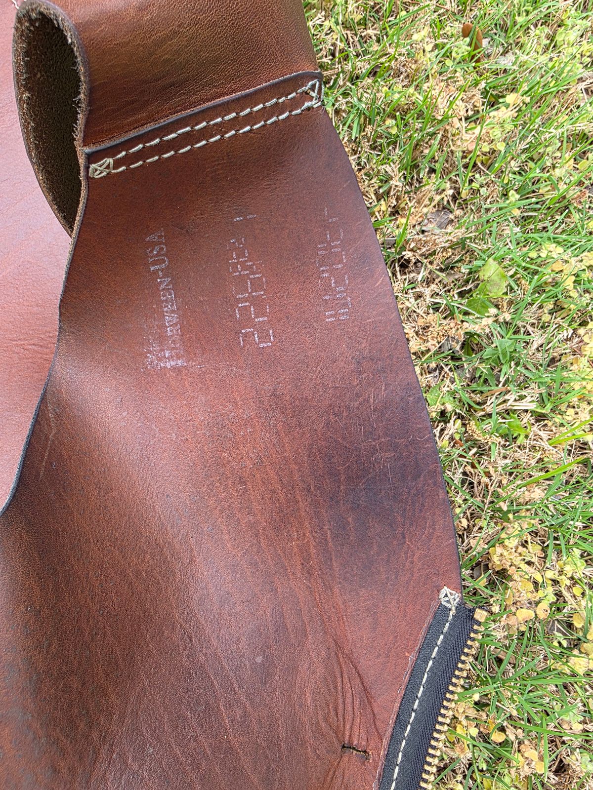 Photo by Pale_Highl1ight on April 1, 2026 of the Pale Highlight Natural Waxed Flesh Vest in Horween Natural Waxed Flesh.