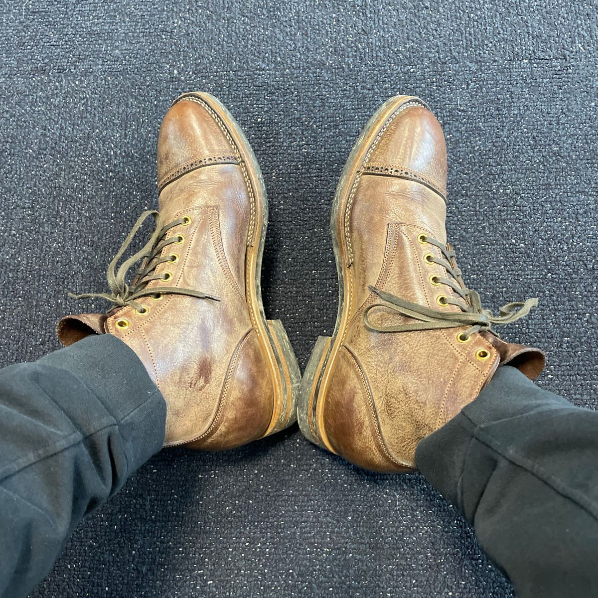 Photo by dirtbag_aesthete on October 10, 2021 of the Iron Boots Devil Dog in Coffee Brown Italy Waxed Bullhide.