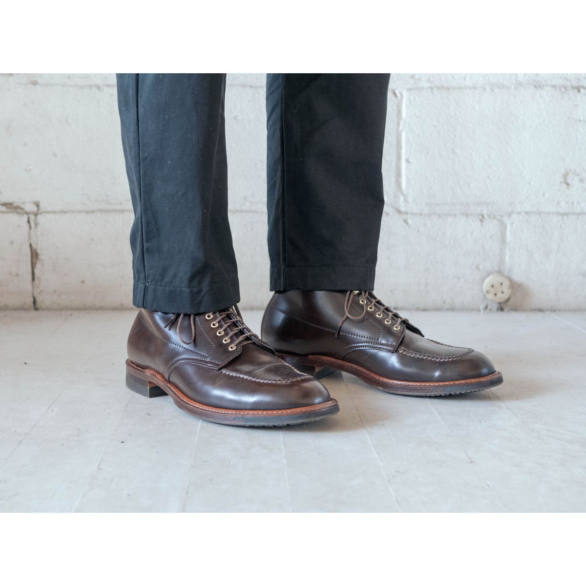 Photo by dirtbag_aesthete on September 28, 2021 of the Alden Indy Boot in Horween Cigar Shell Cordovan.