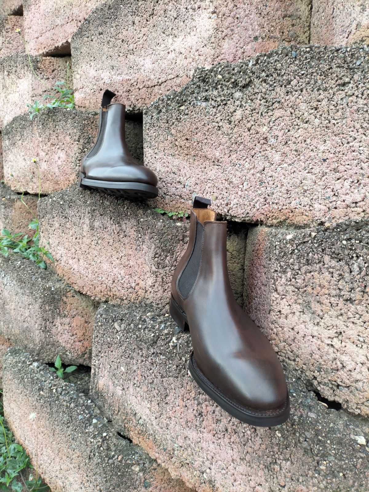 Photo by AneshM on October 1, 2022 of the Herring Wainwright Chelsea Boots in Dark Brown Calf.