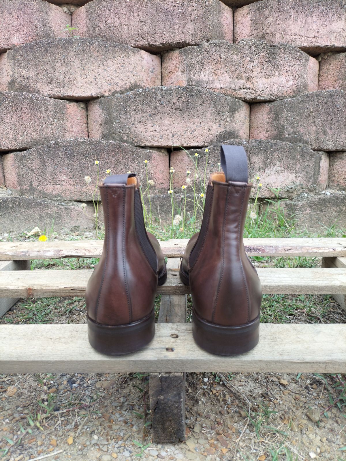 Photo by AneshM on October 1, 2022 of the Herring Wainwright Chelsea Boots in Dark Brown Calf.