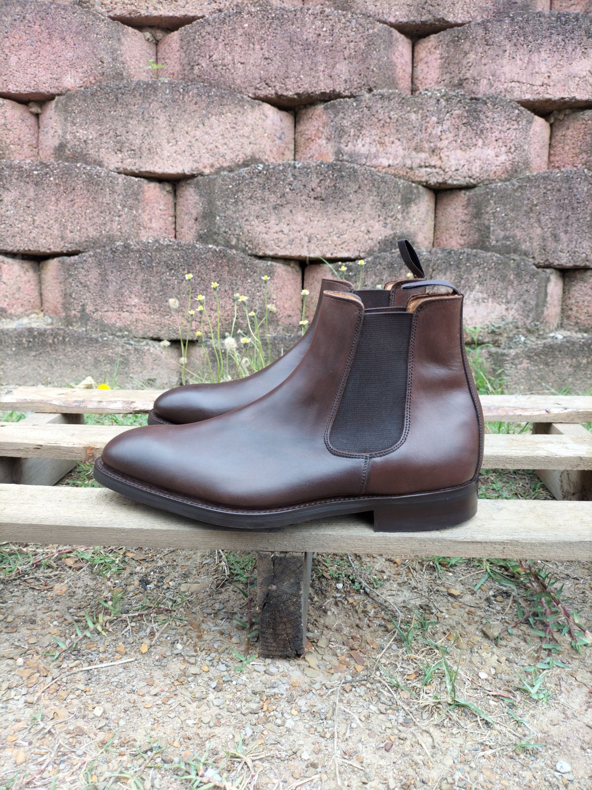 Photo by AneshM on October 1, 2022 of the Herring Wainwright Chelsea Boots in Dark Brown Calf.