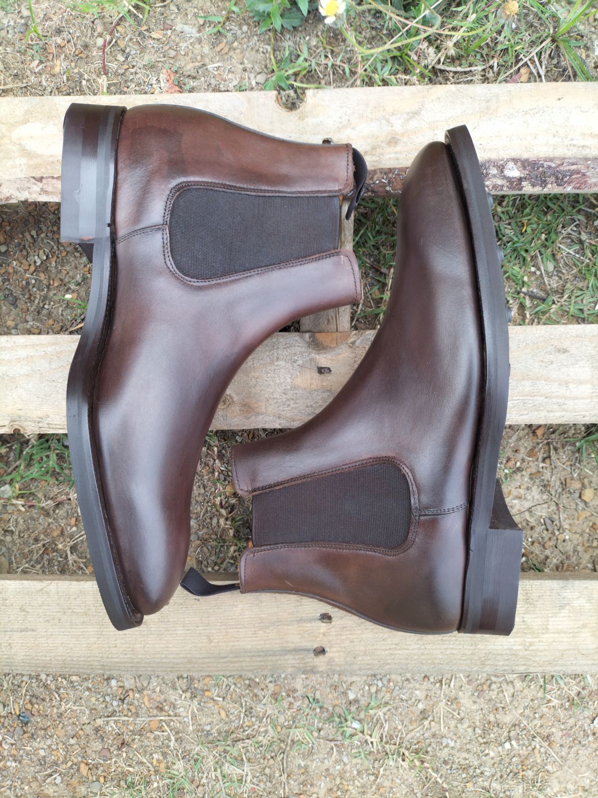 Photo by AneshM on October 1, 2022 of the Herring Wainwright Chelsea Boots in Dark Brown Calf.