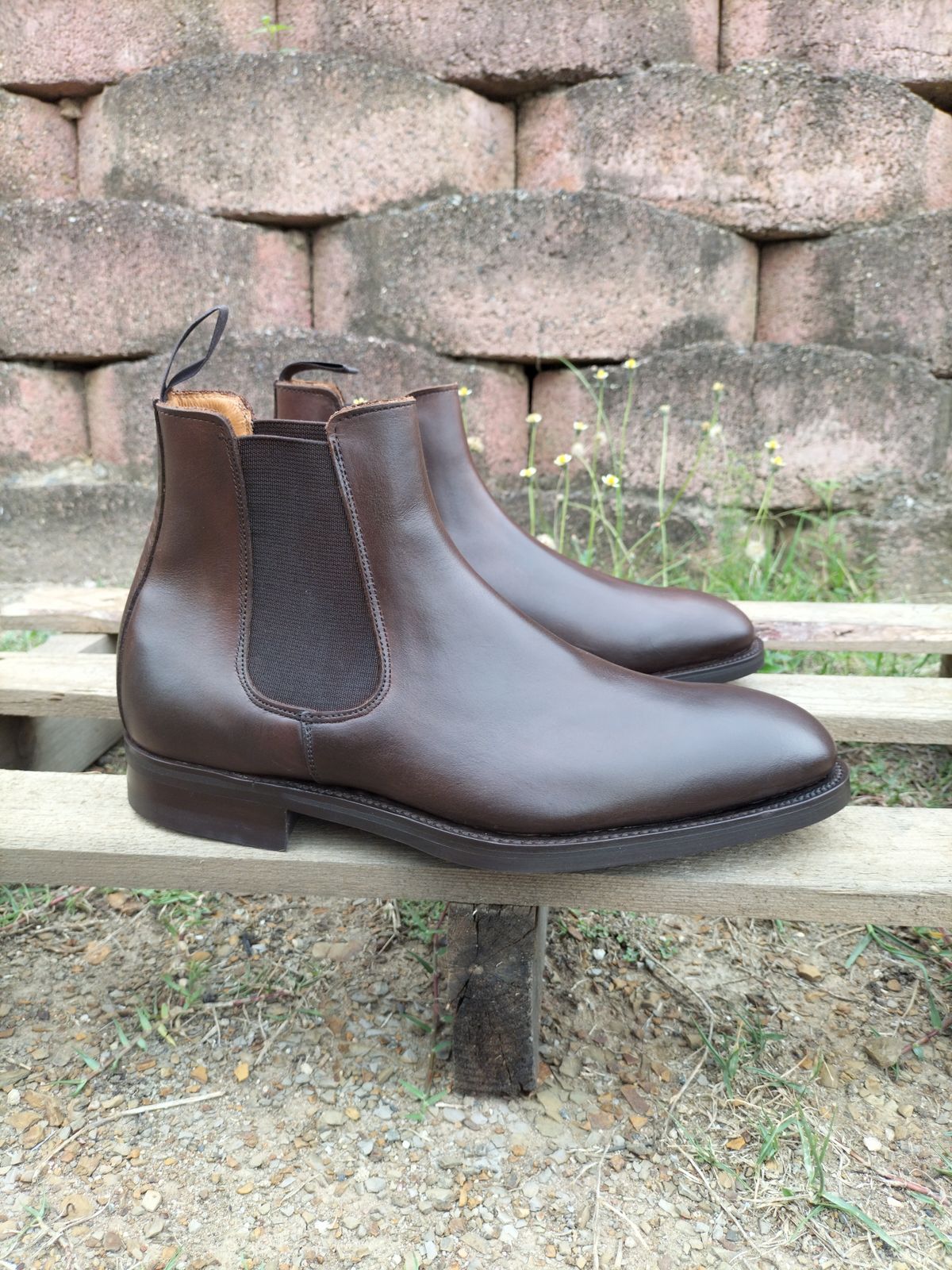 Photo by AneshM on October 1, 2022 of the Herring Wainwright Chelsea Boots in Dark Brown Calf.
