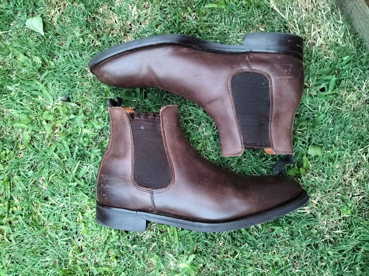 Photo by AneshM on December 2, 2022 of the Herring Wainwright Chelsea Boots in Dark Brown Calf.