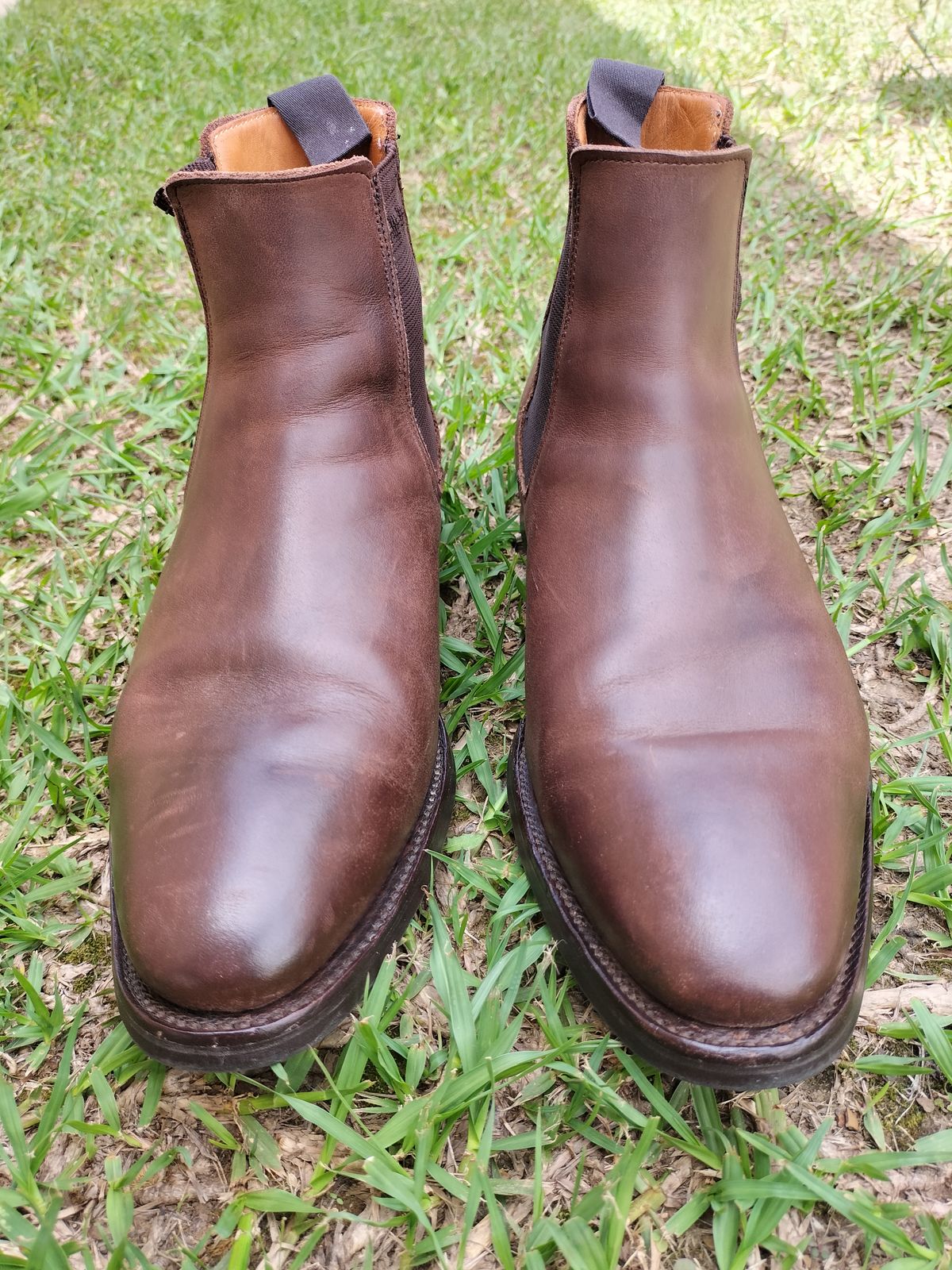 Photo by AneshM on January 2, 2023 of the Herring Wainwright Chelsea Boots in Dark Brown Calf.