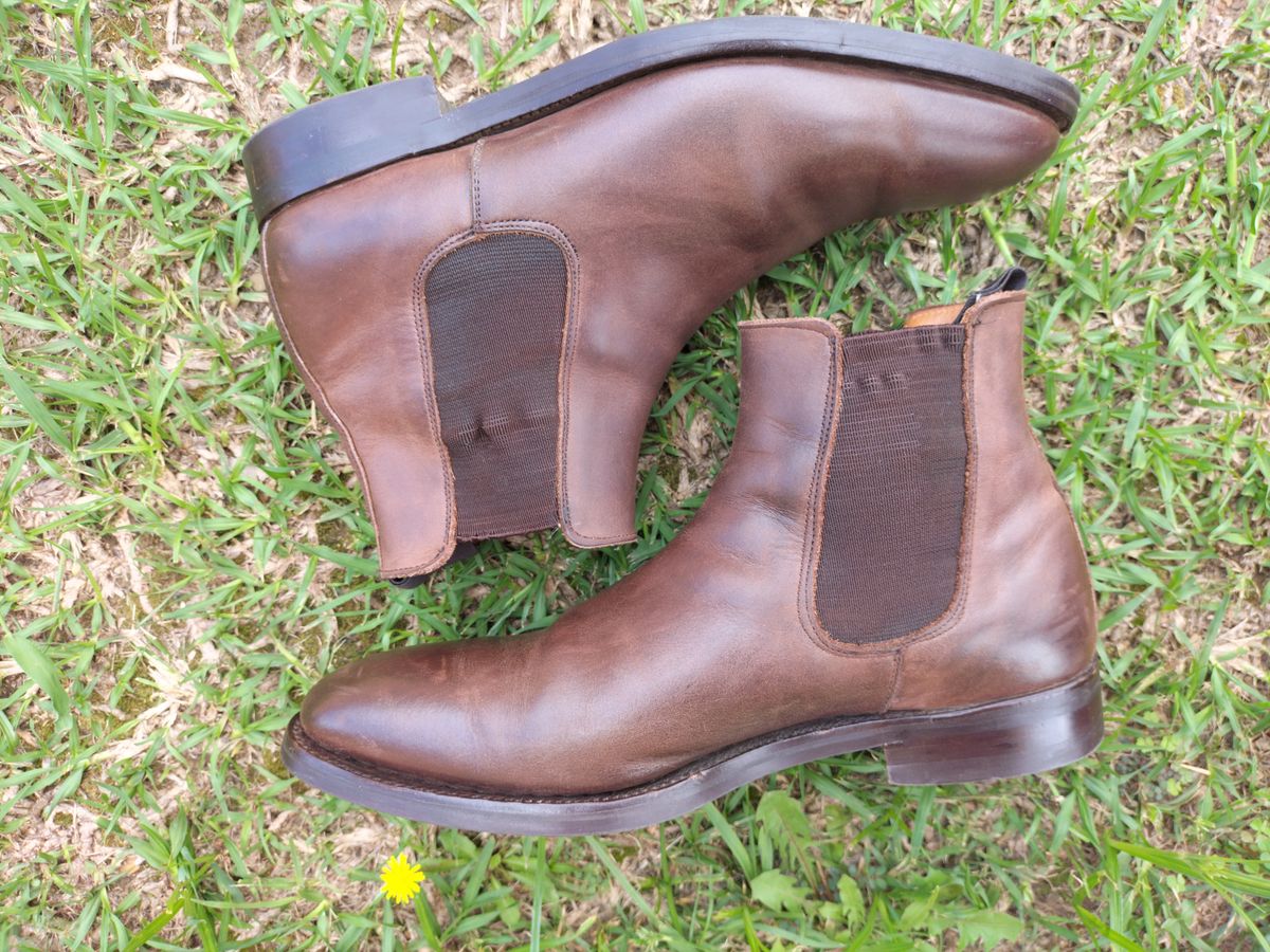 Photo by AneshM on January 2, 2023 of the Herring Wainwright Chelsea Boots in Dark Brown Calf.