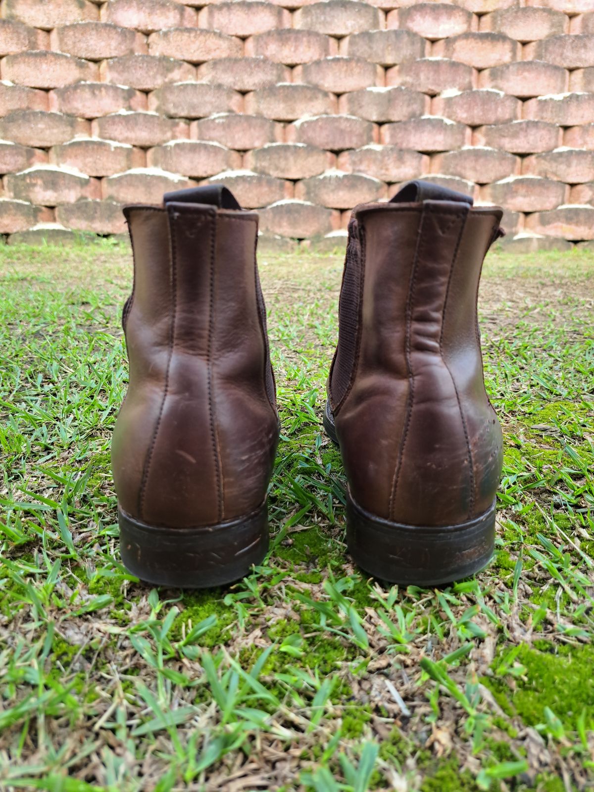 Photo by AneshM on March 1, 2023 of the Herring Wainwright Chelsea Boots in Dark Brown Calf.