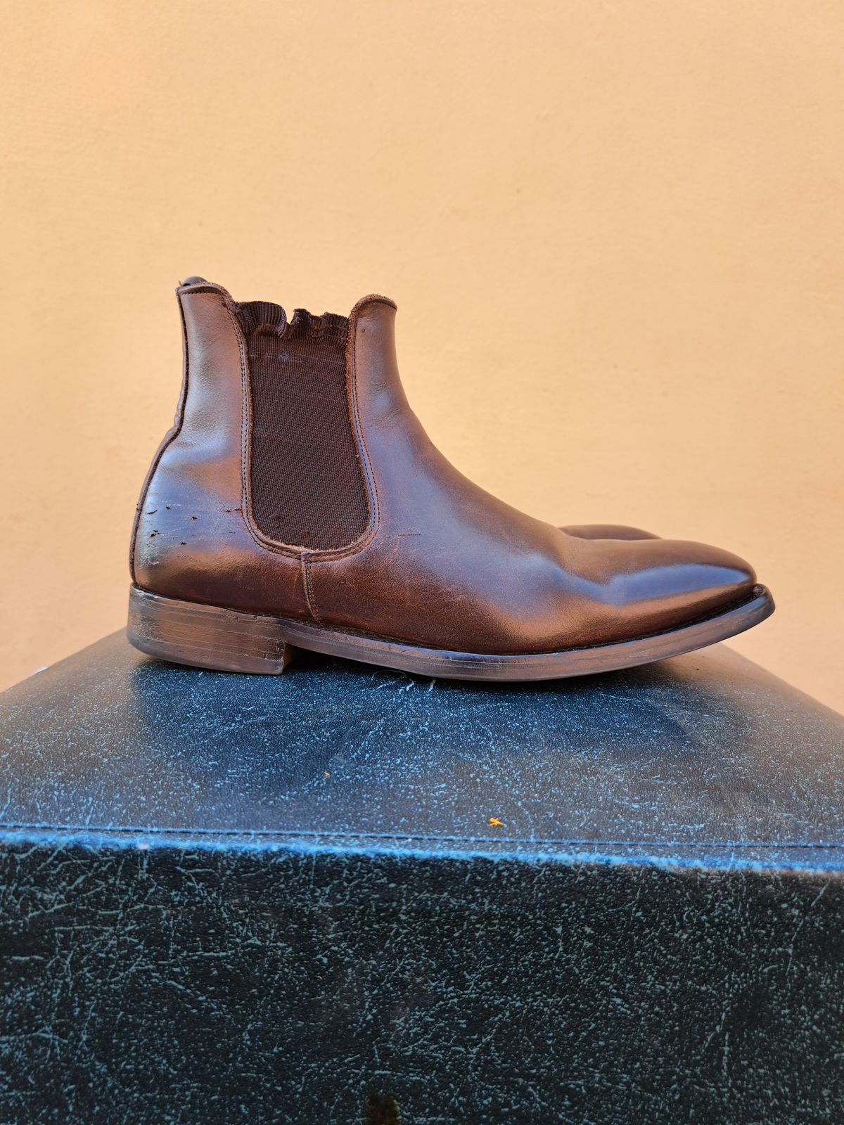 Photo by AneshM on April 2, 2023 of the Herring Wainwright Chelsea Boots in Dark Brown Calf.