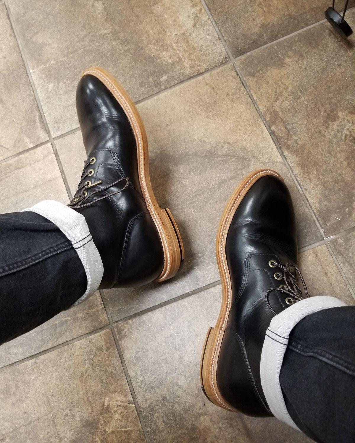 Photo by InfernalJusticator on June 11, 2024 of the Grant Stone Diesel Boot in Horween Black Chromexcel.