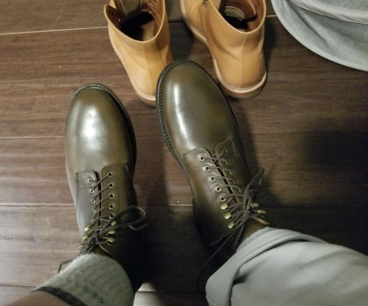Photo by InfernalJusticator on April 7, 2025 of the Grant Stone Edward Boot in Horween Dark Olive Chromexcel.