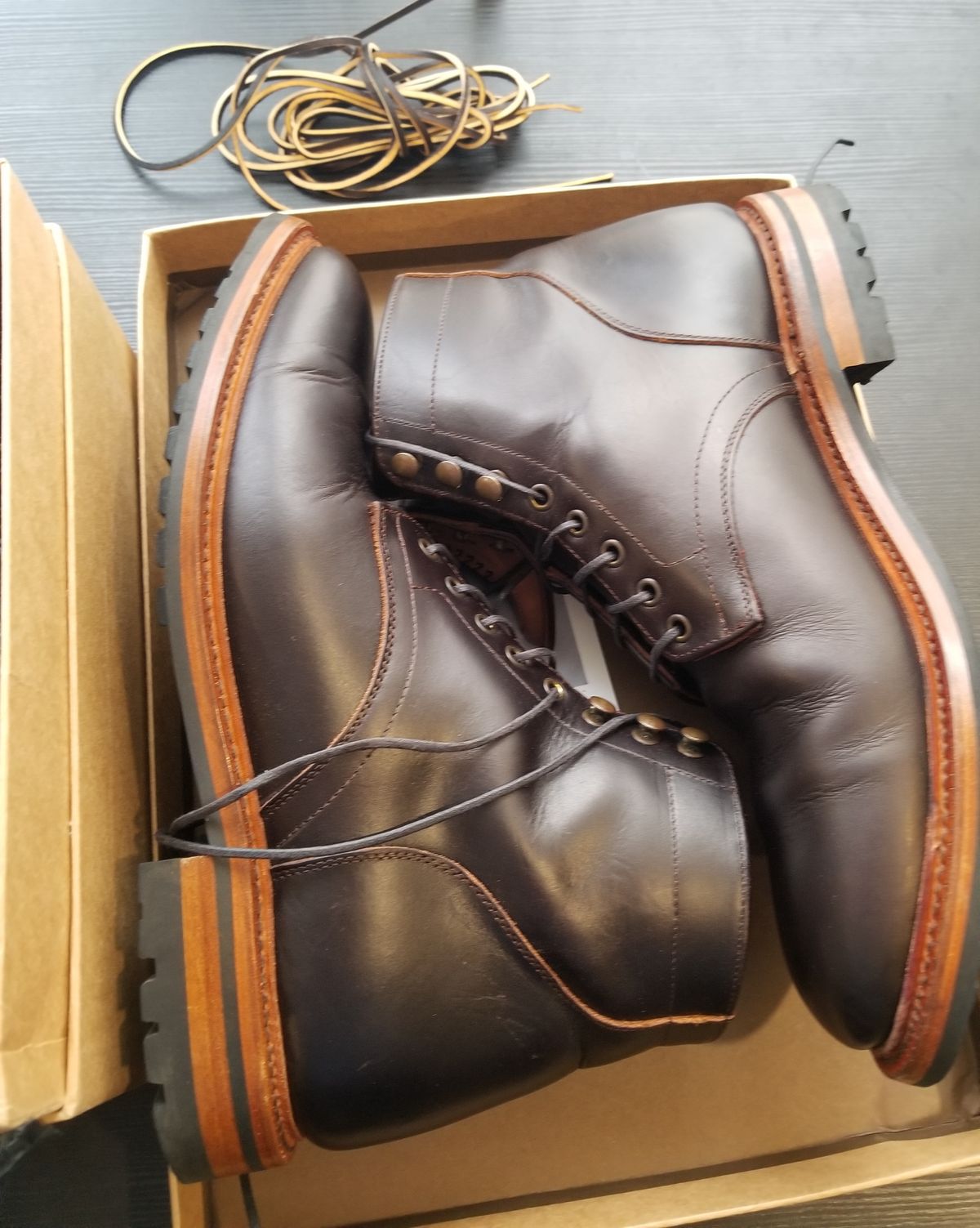Photo by InfernalJusticator on February 9, 2024 of the Parkhurst The Allen in Seidel Dark Burgundy Double Shot.