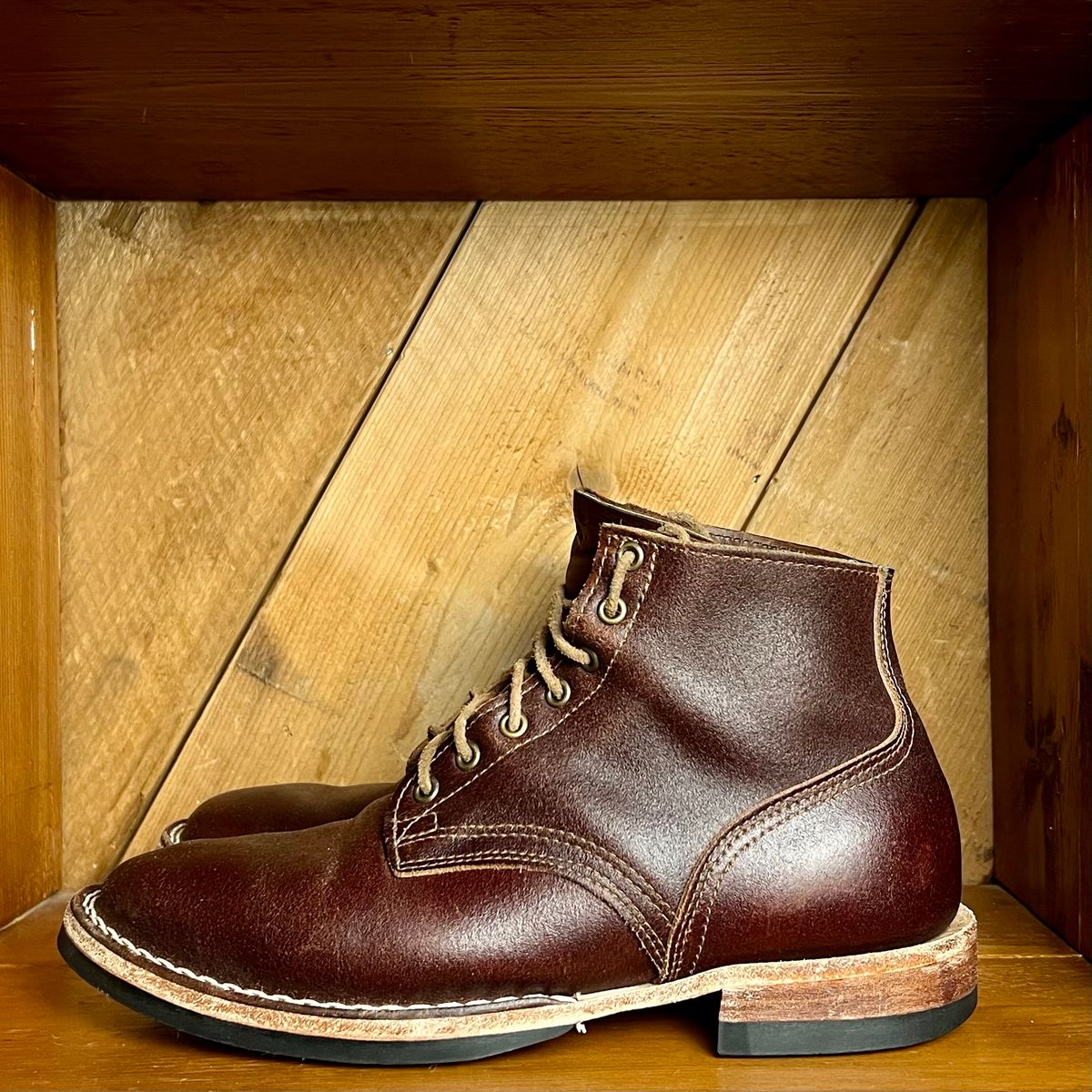 Photo by Bluesbrosg4ev on April 6, 2024 of the Nicks Lace Up Heritage in Horween Tan Waxed Flesh.