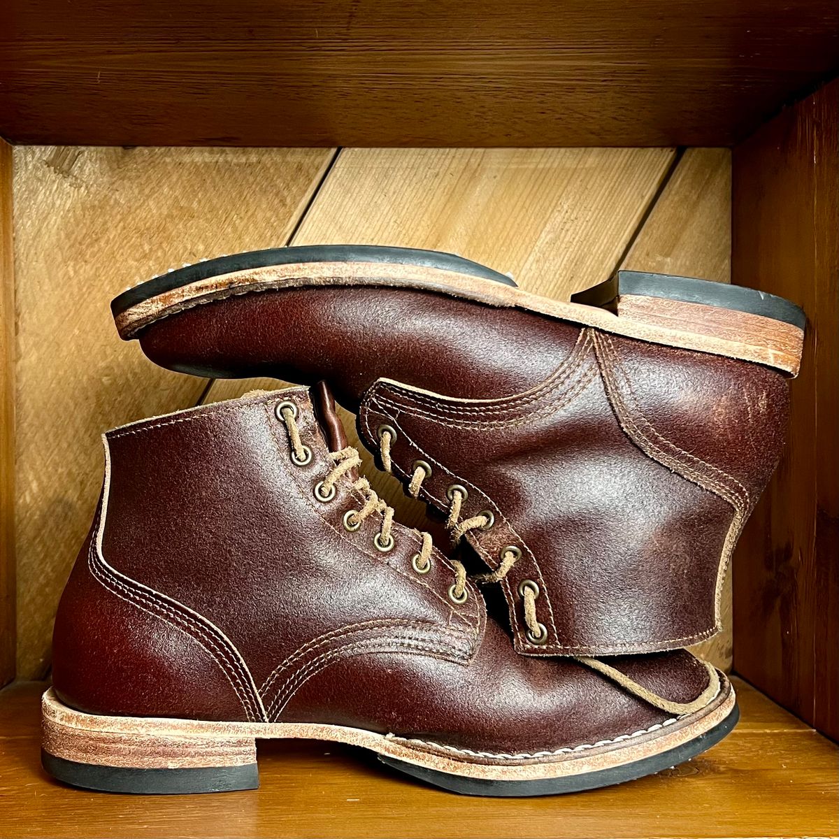 Photo by Bluesbrosg4ev on April 6, 2024 of the Nicks Lace Up Heritage in Horween Tan Waxed Flesh.