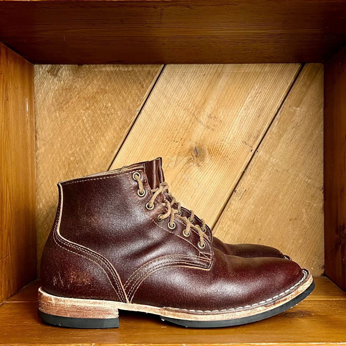 Photo by Bluesbrosg4ev on April 6, 2024 of the Nicks Lace Up Heritage in Horween Tan Waxed Flesh.